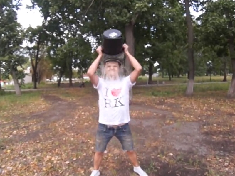 Ведущий эфира радио "Курс" принял участие в Ice Bucket Challenge