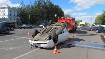 В Курске неопытный водитель устроил аварию с 4-мя машинами и 4-мя пострадавшими